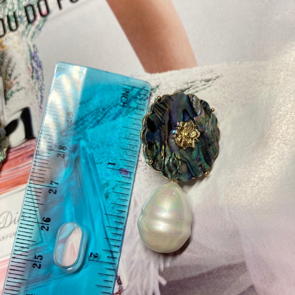 ๐ Big Shell Pearl Earrings - Picture 6 of 6